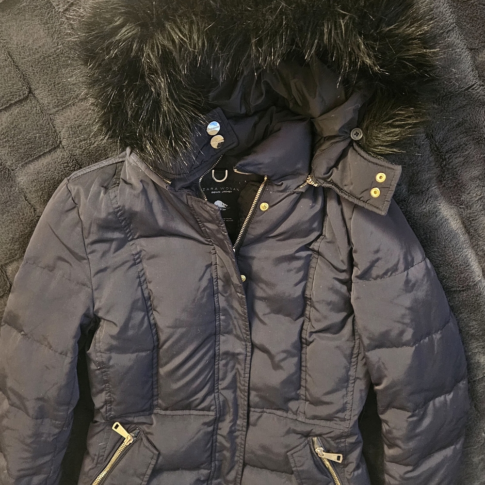 Zara Black Puffer Jacket with Fur Trim and Quilted Design